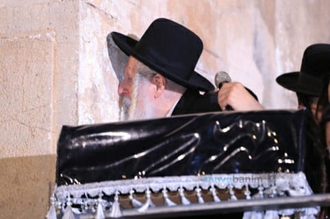 עצרת התפילה המרגשת בחברון עם הגה"צ הרב אליעזר ברלנד שליט"א: גלריית תמונות