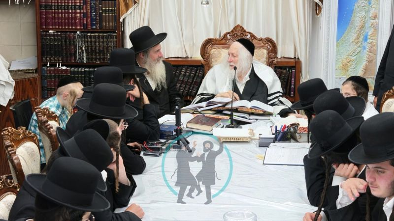 גלריה - מורנו הרב אליעזר ברלנד שליט"א בשיעור נלהב