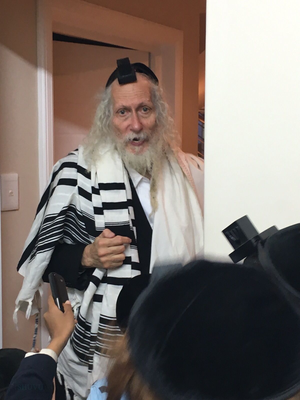 צפו: הגה"צ הרב אליעזר ברלנד שליט"א מוסר שיעור הבוקר בדרום אפריקה