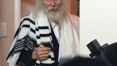 צפו: הגה"צ הרב אליעזר ברלנד שליט"א מוסר שיעור הבוקר בדרום אפריקה