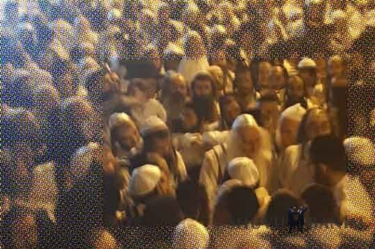 עוד ממראות הקודש ממוצאי יום הכיפורים תשע"ט למרגלות כותלי בית המדרש המרכזי לחסידי ברסלב - קידוש הלבנה עם כ"ק הגה"צ הרב אליעזר ברלנד שליט"א