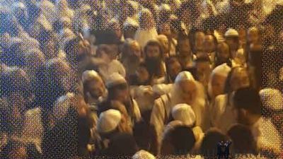 עוד ממראות הקודש ממוצאי יום הכיפורים תשע"ט למרגלות כותלי בית המדרש המרכזי לחסידי ברסלב - קידוש הלבנה עם כ"ק הגה"צ הרב אליעזר ברלנד שליט"א