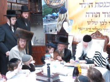 בֶּן שָׁלוֹשׁ לְמִקְרָא • מעמד חלאק'ה לנינו של הגה"צ רבי אליעזר ברלנד שליט"א