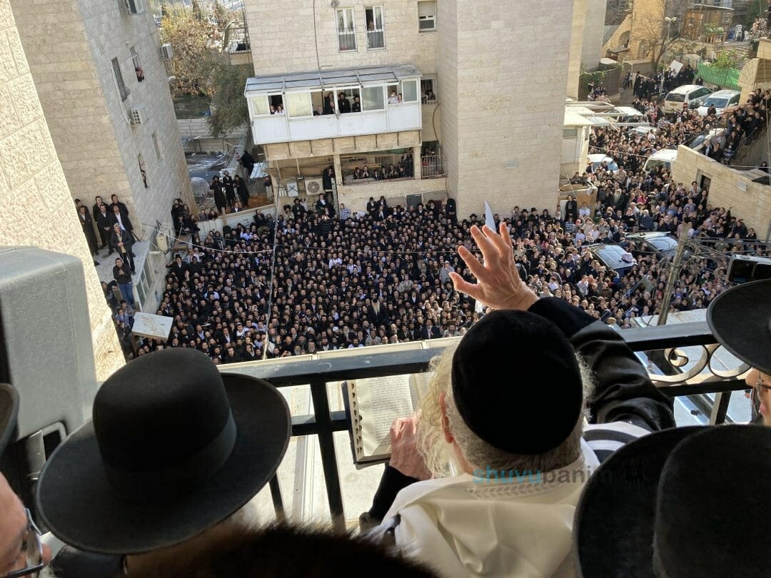 צדיק בא לעיר!