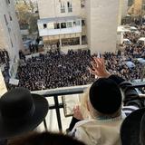 צדיק בא לעיר!