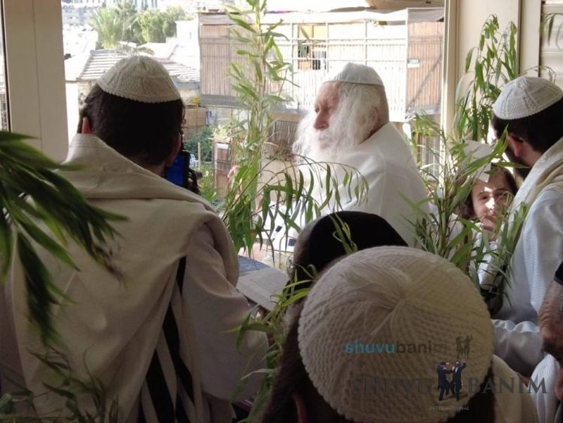 בָּנֶיךָ שׁוֹאֲגִים הוֹשַׁע נָא!  ◇ הושענא רבה בצילו של הגה"צ רבי אליעזר ברלנד