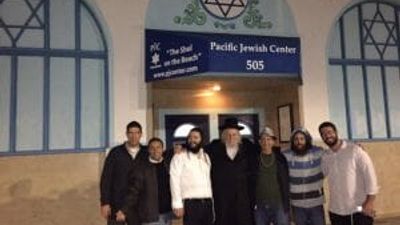 Rav Succot by "The Shul on the Beach" in LA