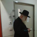 מהנהרה שעל פני מורינו הרב הבנו שהוא יתרפא • נכדו של הגה"צ רבי אליעזר ברלנד שליט"א ברשמים מהביקור חולים אצל נשיא מועצת חכמי התורה