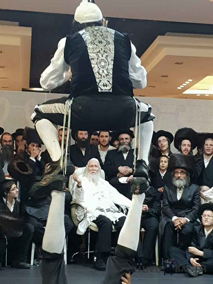 מראות הקודש המשמחים: הגה"צ הרב אליעזר ברלנד שליט"א בחתונת רייכר סלמנוביץ'