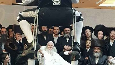 מראות הקודש המשמחים: הגה"צ הרב אליעזר ברלנד שליט"א בחתונת רייכר סלמנוביץ'