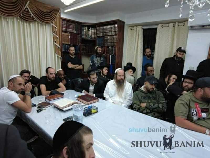 Rav Berland in shiur to Petah Tikva residents