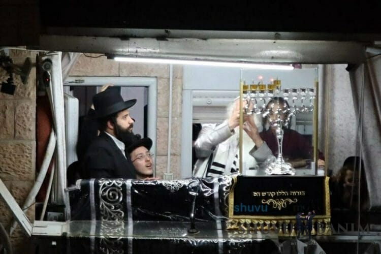 GALLERY: Lighting the 4th Chanukah Candle with R' Eliezer Berland Shlit"a