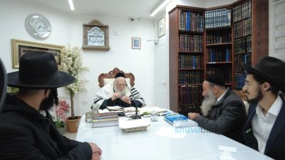 שיעור לאברכי כולל 'פרדס כ"ץ' במעונו של הגה"צ רבי אליעזר ברלנד שליט"א