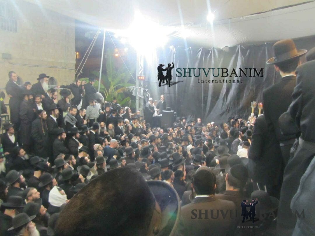 גלריית תמונות מרגשת ממעמדי הדלקת נרות החנוכה עם הגה"צ הרב אליעזר ברלנד שליט"א