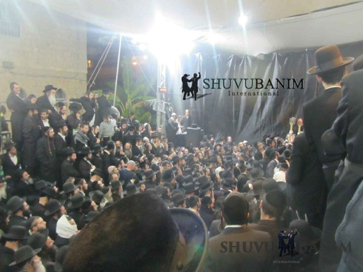 גלריית תמונות מרגשת ממעמדי הדלקת נרות החנוכה עם הגה"צ הרב אליעזר ברלנד שליט"א