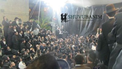 גלריית תמונות מרגשת ממעמדי הדלקת נרות החנוכה עם הגה"צ הרב אליעזר ברלנד שליט"א