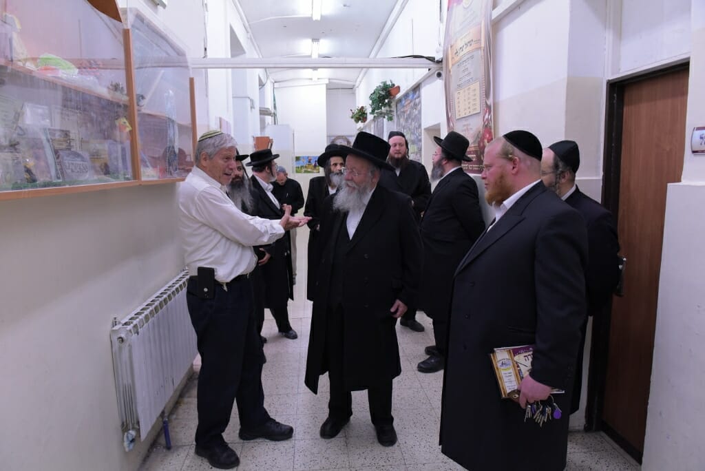 חה"כ הרב מוזס בראיון מרתק אודות הרב אליעזר ברלנד שליט"א ומוסדות שובו בנים - גלריית תמונות