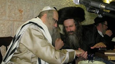 האזינו: "צריך להבין שהסטרא אחרא לא יכולה לסבול שיש רב כזה" - הרב שמואל שטרן זועק כנגד 'הדוברות על צדיק עתק, הגה"צ הרב אליעזר ברלנד, בגאווה ובוז'