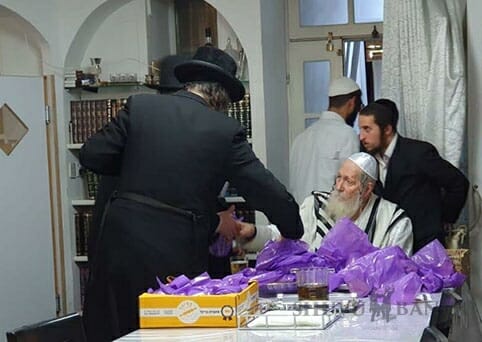 פדיון כפרות אצל הגה"צ הרב אליעזר ברלנד שליט"א - כיפור תש"פ