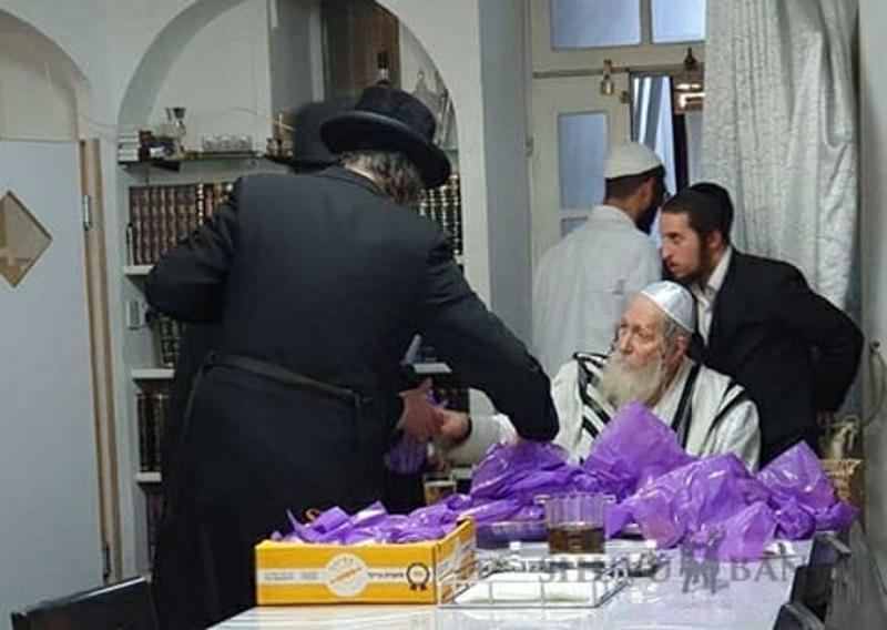 פדיון כפרות אצל הגה"צ הרב אליעזר ברלנד שליט"א - כיפור תש"פ