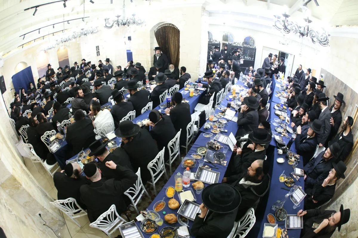 הַמִּתְאַחֶדֶת בְּשֵׁם קָדְשְׁךָ • מאות מבני קהילת ברסלב-שובו בנים התקבצו להצדיע ולהכריז: מקושר אנוכי!