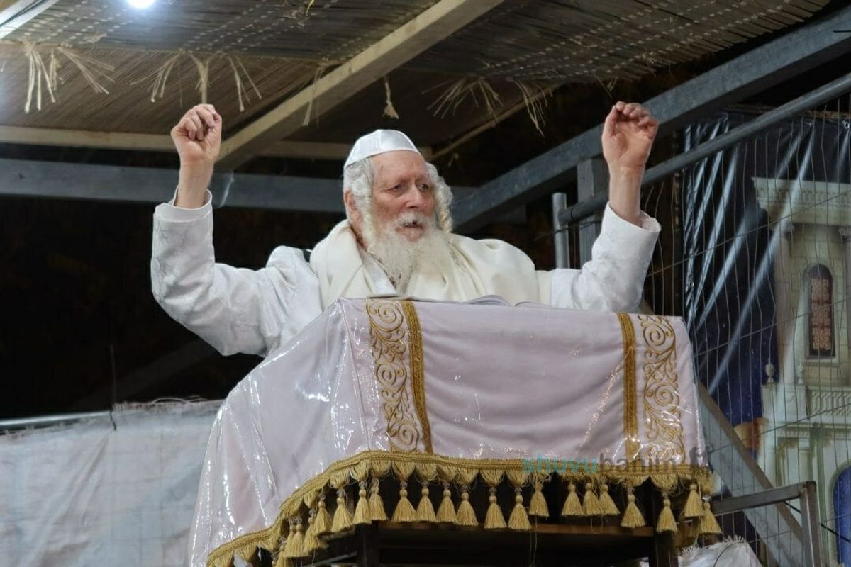 שישו ושמחו בשמחת התורה - הסיקור המלא וגלריית תמונות משמחת תורה בצילו של חתן התורה הגה"צ רבי אליעזר ברלנד שליט"א