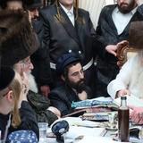 וַיֹּאמֶר הַמֶּלֶךְ בְּמִשְׁתֵּה הַיַּיִן מַה שְּׁאֵלָתֵךְ וְתִנָּתֵן לָךְ • הגה"צ רבי אליעזר ברלנד שליט"א במשתה היין יחד עם כ"ק האדמו"ר מספינקא