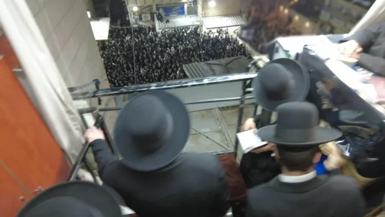 Review and Gallery from Maariv and Reading of Eicha on Tisha B’Av with R’ Berland Shlit”a