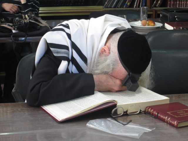 האזינו: מסר חדש מהגה"צ הרב אליעזר ברלנד שליט"א "עכשיו זה הרגע הכי גורלי..."