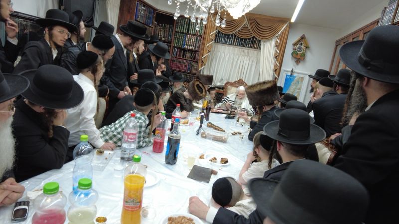 שירה ודבקות בשמחת הווארט אצל הרב ברלנד שליט