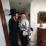 מפגש מרגש של החלבן הקדוש עם הגה"צ הרב אליעזר ברלנד שליט"א בטקס ברית המילה
