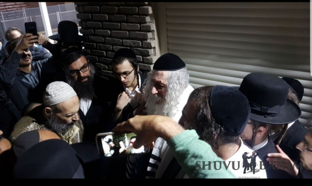 הקליפ מתוך המפגש המרגש של הרב ברלנד והרב דב קוק בחולון