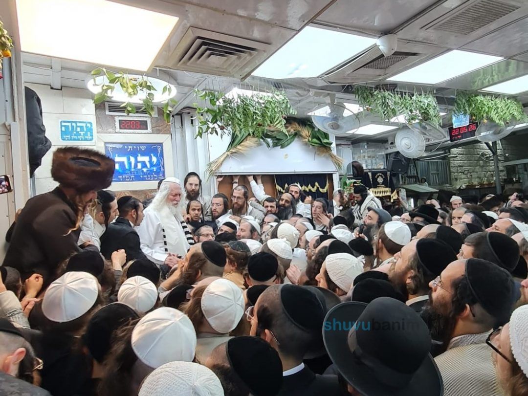 "בְּקוֹלוֹת וּבְרָקִים עֲלֵיהֶם נִגְלֵיתָ" • סיקור נרחב מקיבוץ שבועות במחיצתו של הגה"צ רבי אליעזר ברלנד שליט"א