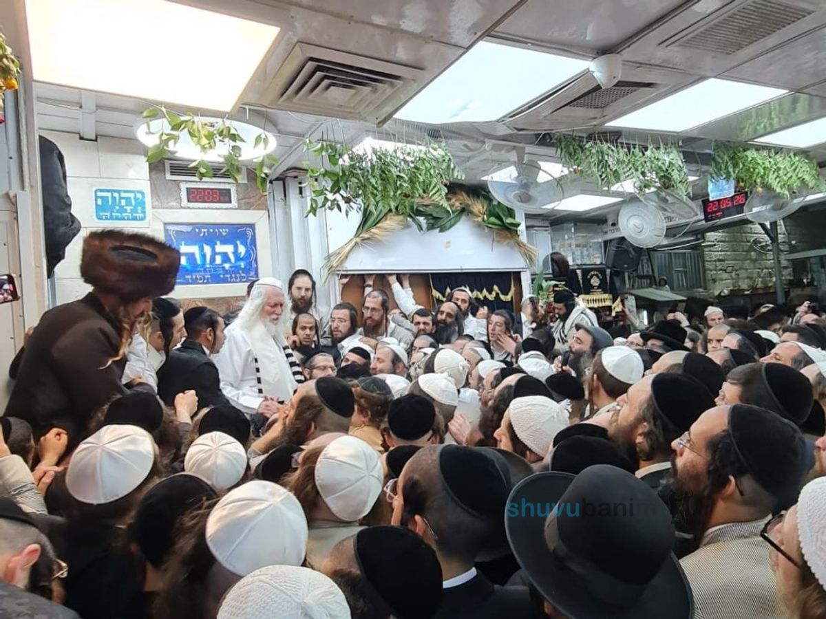 "בְּקוֹלוֹת וּבְרָקִים עֲלֵיהֶם נִגְלֵיתָ" • סיקור נרחב מקיבוץ שבועות במחיצתו של הגה"צ רבי אליעזר ברלנד שליט"א