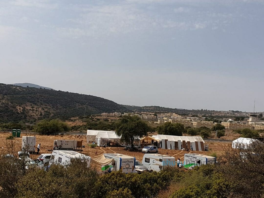 תמונה של קיבוץ ראש השנה בצלמון (צולם ע״י גוי)