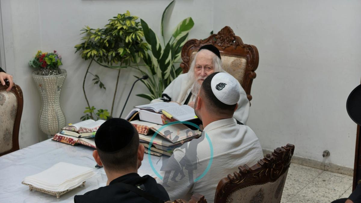 מורנו הרב אליעזר ברלנד שליט"א בשיעור לתושבי המרכז: "אם אתה לא הולך קדימה — אתה הולך אחורה"