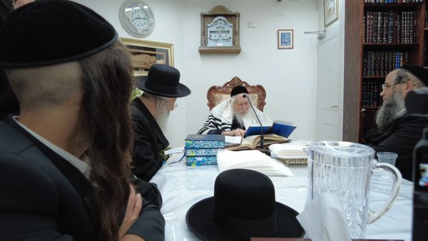 תמונה מהשיעור של מורנו הרב ברלנד שליט