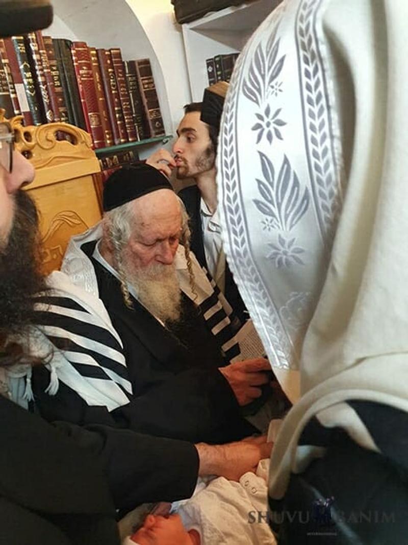 ברית מילה אצל כ"ק הגה"צ הרב אליעזר ברלנד שליט"א - מראות הקודש