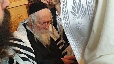 ברית מילה אצל כ"ק הגה"צ הרב אליעזר ברלנד שליט"א - מראות הקודש