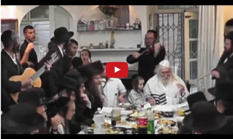 צפו: הרב אליעזר ברלנד שליט"א בדביקות נוראה בזמן שבע הברכות של נכדו לבית משפחת