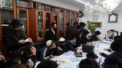 Shiur for Residents of Beit Shemesh at Home of Rav Eliezer Berland Shlit”a