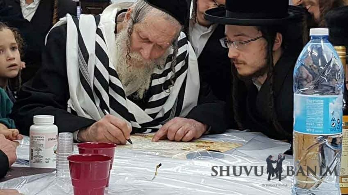 גלריית תמונות יפיפייה של כ"ק הר ברלנד שליט"א באירוסי נכדו למשפחת רובינשטיין עם בת ר' יעקובזון