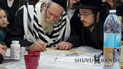 גלריית תמונות יפיפייה של כ"ק הר ברלנד שליט"א באירוסי נכדו למשפחת רובינשטיין עם בת ר' יעקובזון