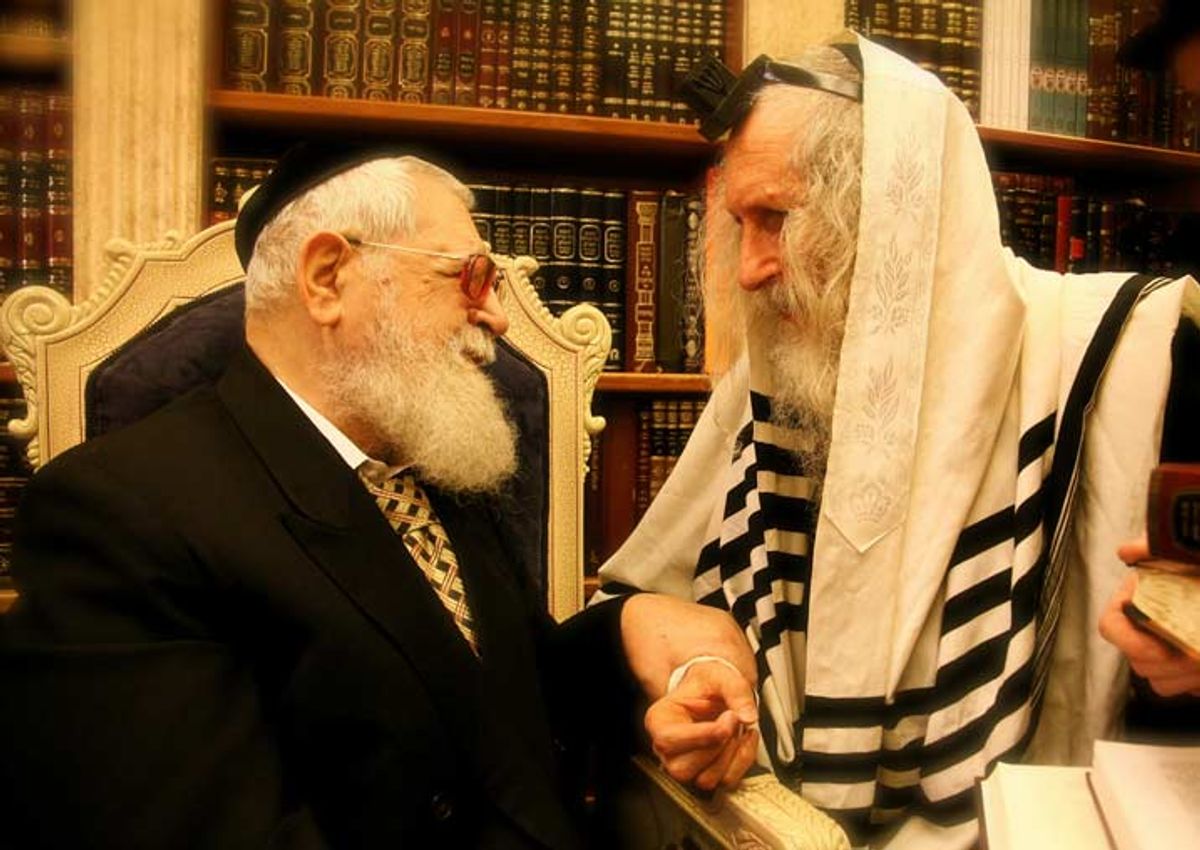 הגה"צ ר' אליעזר ברלנד שליט"א עם מר"ן ר' עובדיה יוסף במפגש מיוחד.