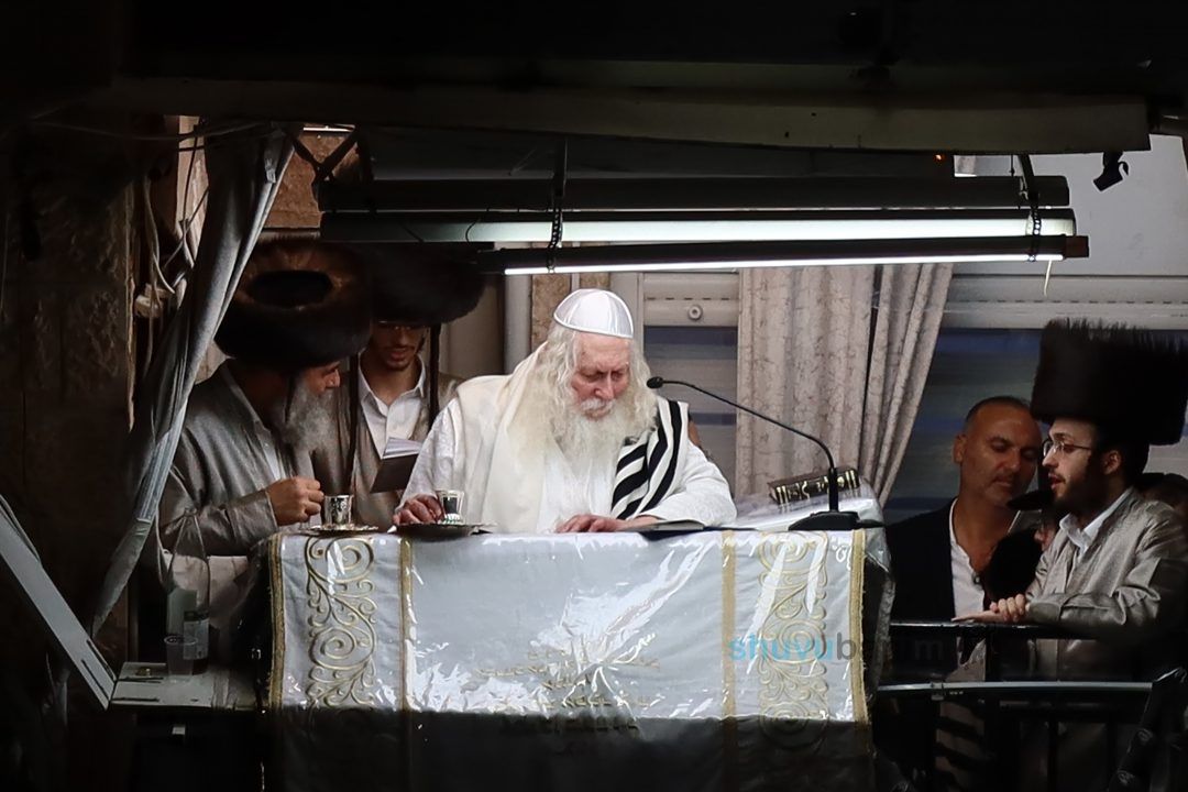 וַתִּקָּהֵל הָעֵדָה אֶל פֶּתַח אֹהֶל מוֹעֵד • שבת פרשת צו־פרה בצילו של הגה"צ רבי אליעזר ברלנד שליט"א