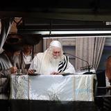 וַתִּקָּהֵל הָעֵדָה אֶל פֶּתַח אֹהֶל מוֹעֵד • שבת פרשת צו־פרה בצילו של הגה"צ רבי אליעזר ברלנד שליט"א