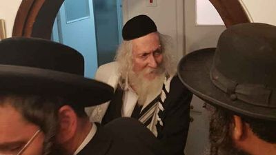 צפו: הגה"צ הרב אליעזר ברלנד שליט"א בחוג בית בקריית מנחם ירושלים - גלריית תמונות