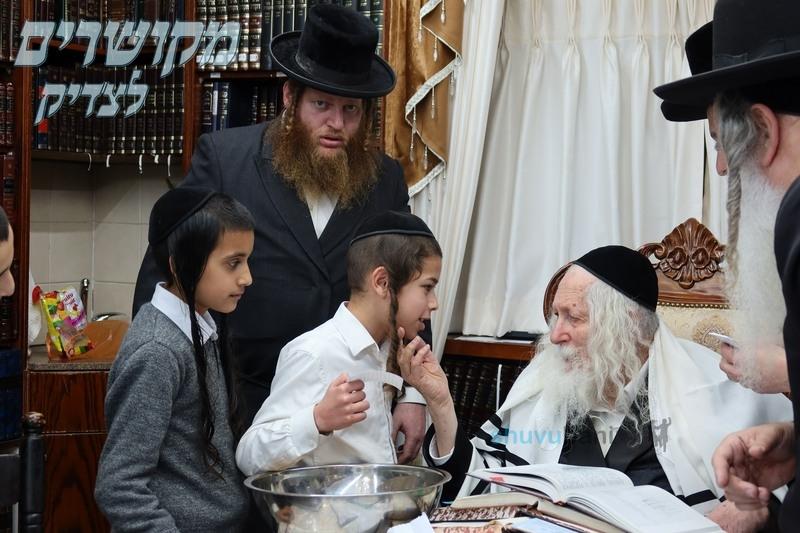 נֵס לַשּׁוֹשַׁנִּים • כיתה ה' בתלמוד תורה אמונת ציון בהתחלת לימוד הגמרא בקודש