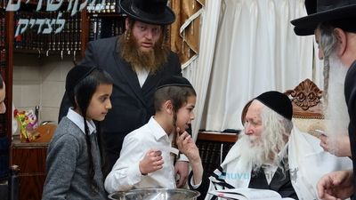 נֵס לַשּׁוֹשַׁנִּים • כיתה ה' בתלמוד תורה אמונת ציון בהתחלת לימוד הגמרא בקודש פנימה