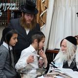 נֵס לַשּׁוֹשַׁנִּים • כיתה ה' בתלמוד תורה אמונת ציון בהתחלת לימוד הגמרא בקודש פנימה